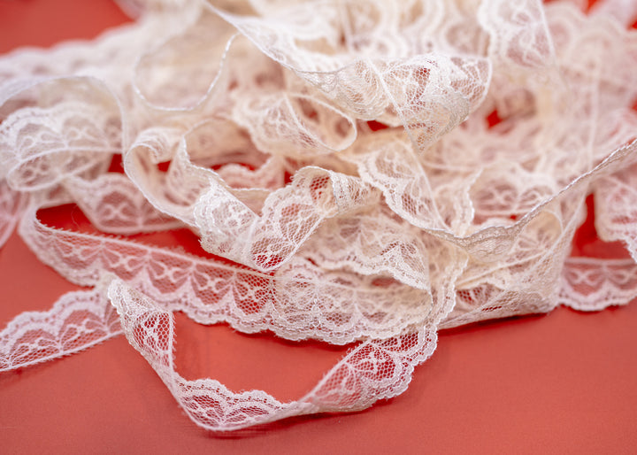 Cream Floral Lace Trim, Beige Flower Ribbon, 21mm Wide | Delicate Lace by the Yard for Sewing, Weddings and Crafts
