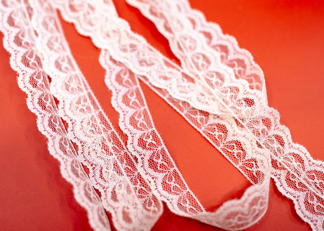 Cream Floral Lace Trim, Beige Flower Ribbon, 21mm Wide | Delicate Lace by the Yard for Sewing, Weddings and Crafts