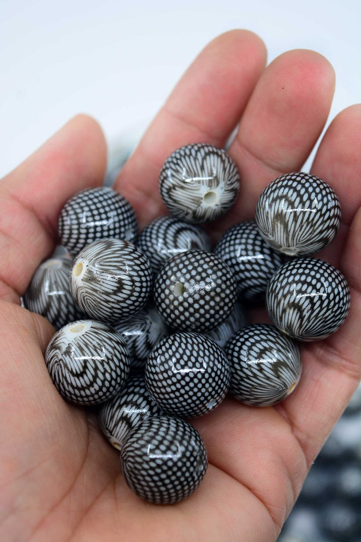 Netted: 18mm Black and White Netted Chunky Gumball Beads, 10 beads / Acrylic Beads, Resin beads, Lucite DIY Beads, Jewelry Making Supplies