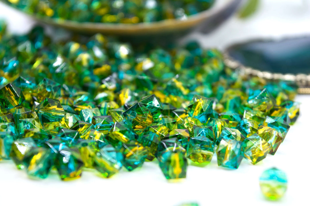 Two Tone Green &amp; Yellow, Polygon Acrylic Beads, 8mm, 30 beads / Plastic Beads, Two Toned Beads, Jewelry Making Supplies