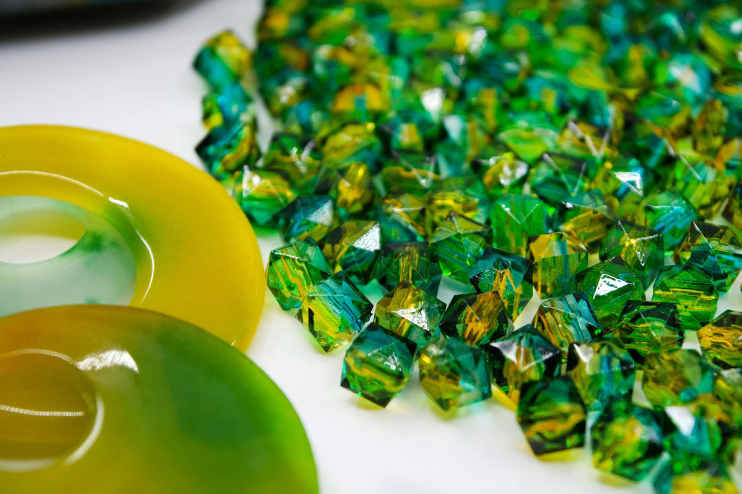 Two Tone Green &amp; Yellow, Polygon Acrylic Beads, 8mm, 30 beads / Plastic Beads, Two Toned Beads, Jewelry Making Supplies