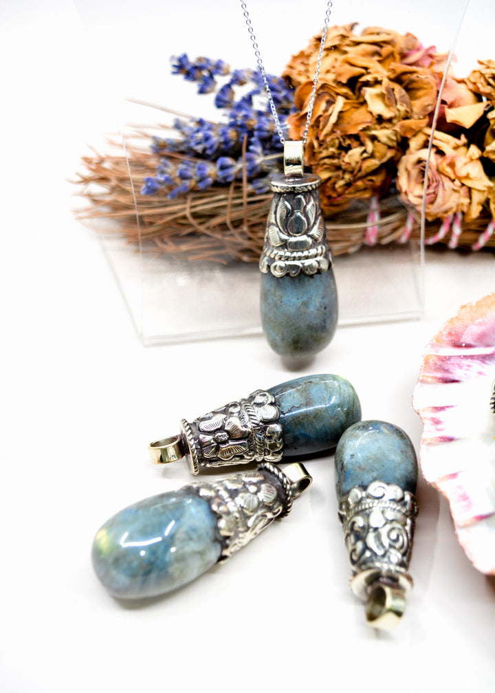 Labradorite Pendant: 1 pendant x Labradorite Teardrop Pendants from Nepal, 22x55mm / DIY Jewelry Making Supplies