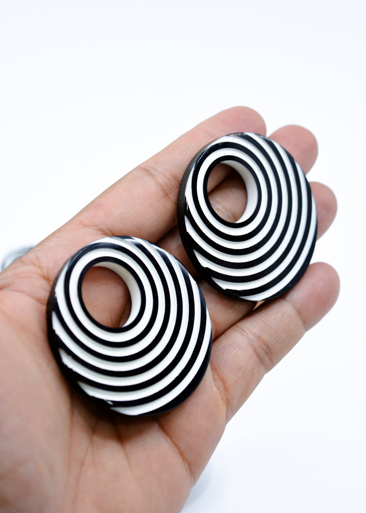 Black and White Acrylic Hoop Beads – 50mm Retro Lucite Hoops (2 Pieces)