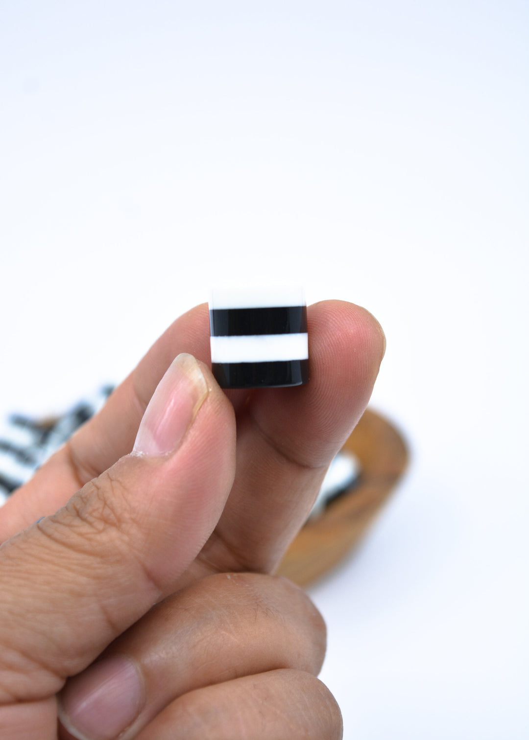 Color Block: 14x15mm Black and White Acrylic Tube Beads, 5 beads / Lucite Barrel Beads, Resin beads, DIY Beads, Jewelry Supplies