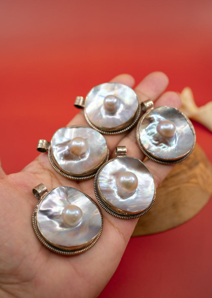 A Pearl in a Shell: Pearl and Shell Pendant, 40mm from Nepal / Ammulet, Handmade Shell Pendant, Luck Charm, Pearl Necklace, Jewelry, Gifts