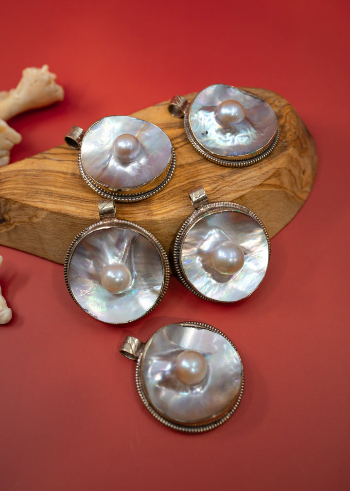 A Pearl in a Shell: Pearl and Shell Pendant, 40mm from Nepal / Ammulet, Handmade Shell Pendant, Luck Charm, Pearl Necklace, Jewelry, Gifts