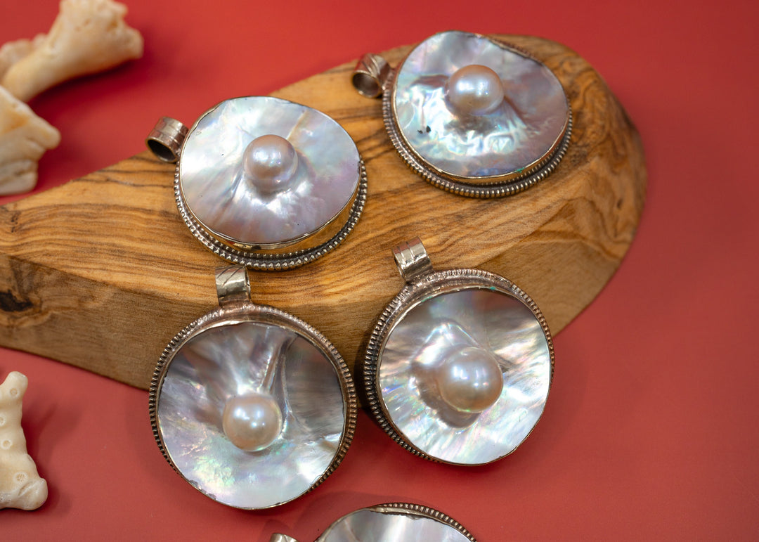 A Pearl in a Shell: Pearl and Shell Pendant, 40mm from Nepal / Ammulet, Handmade Shell Pendant, Luck Charm, Pearl Necklace, Jewelry, Gifts