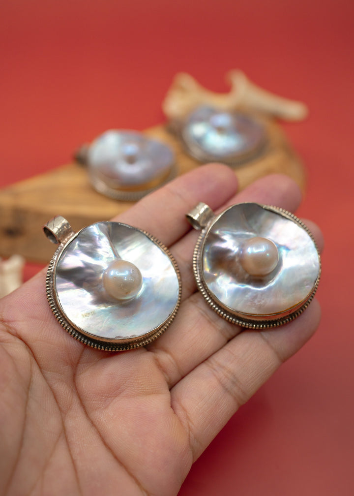 A Pearl in a Shell: Pearl and Shell Pendant, 40mm from Nepal / Ammulet, Handmade Shell Pendant, Luck Charm, Pearl Necklace, Jewelry, Gifts