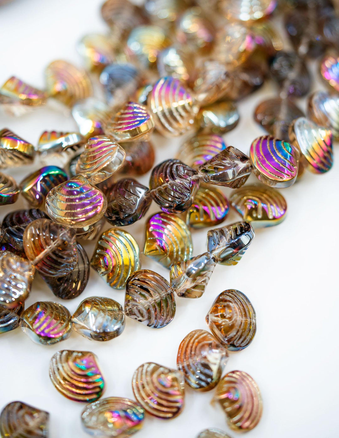 Aurora Borealis Electroplated Glass Clam Shell Beads, 10 beads, Electroplated Seashell Beads for Jewelry Making, Sea Shell, Nautilus Beads