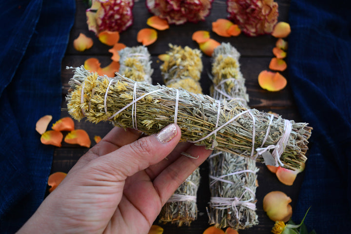 Organic Colorado Blue Sage Bundle with Wildflowers, 8-9" large bundles, 1 stick / Shasta Sage, Natural Incense, Smudging / Altar Tools, Space Clearing, Dried Herbs, Yoga, Housewarming Gift