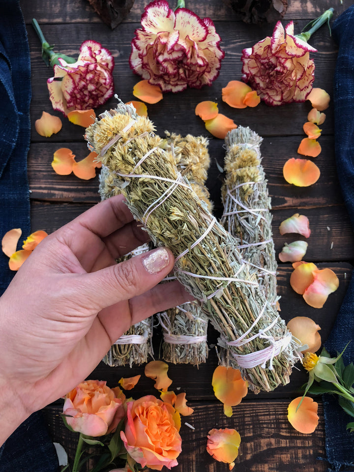 Organic Colorado Blue Sage Bundle with Wildflowers, 8-9" large bundles, 1 stick / Shasta Sage, Natural Incense, Smudging / Altar Tools, Space Clearing, Dried Herbs, Yoga, Housewarming Gift