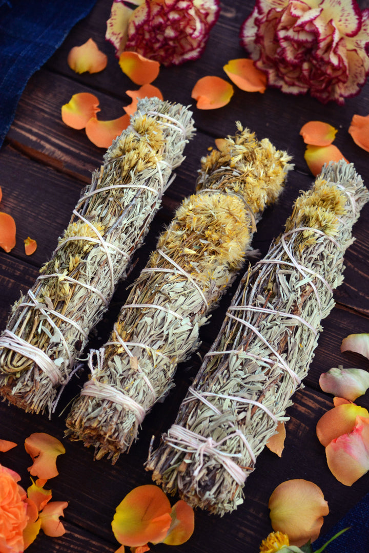 Organic Colorado Blue Sage Bundle with Wildflowers, 8-9" large bundles, 1 stick / Shasta Sage, Natural Incense, Smudging / Altar Tools, Space Clearing, Dried Herbs, Yoga, Housewarming Gift