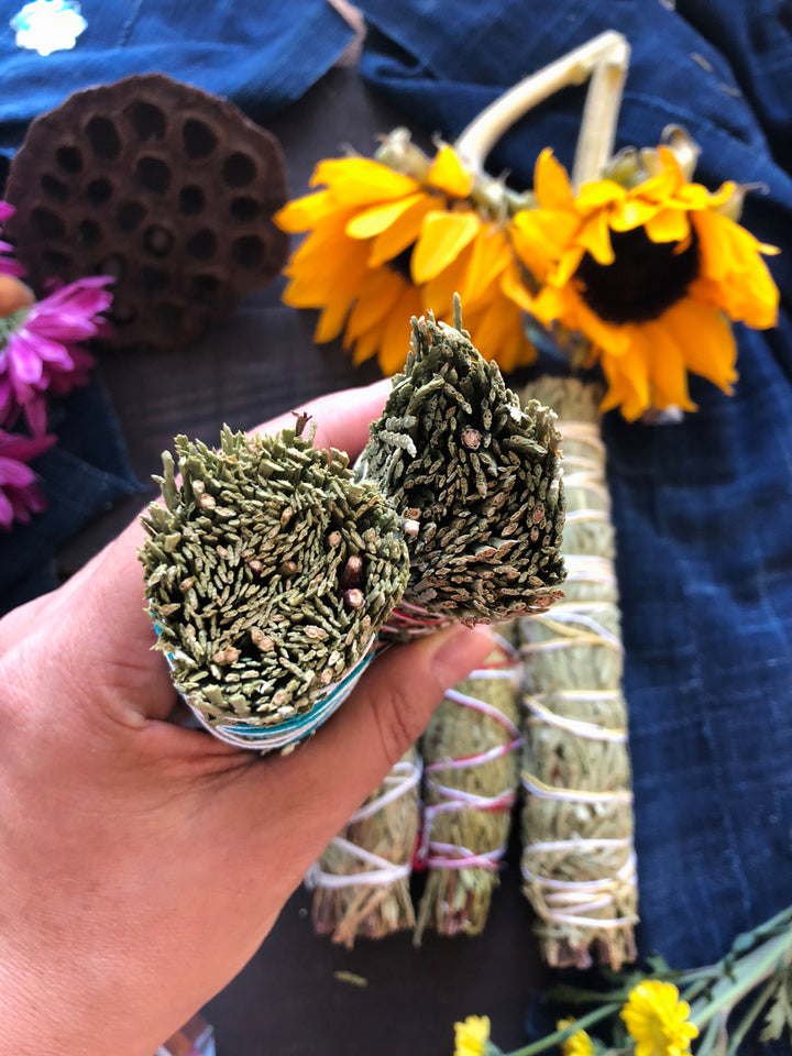 Organic Natural Cedar Bundle, 7-8" large bundles, 1 stick / Protection, Smudge, Natural Incense, Smudging, Altar Tools, Space Clearing, Yoga, Dried Herbs, Housewarming Gift