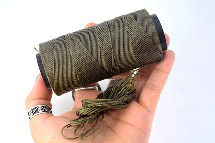 Waxed Polyester Cord, 1mm x pack of 25 feet (8.33 yards), 2-ply / Macrame, Hilo Encerado, Linha Encerada, Polyester Thread, Jewelry Making Supplies